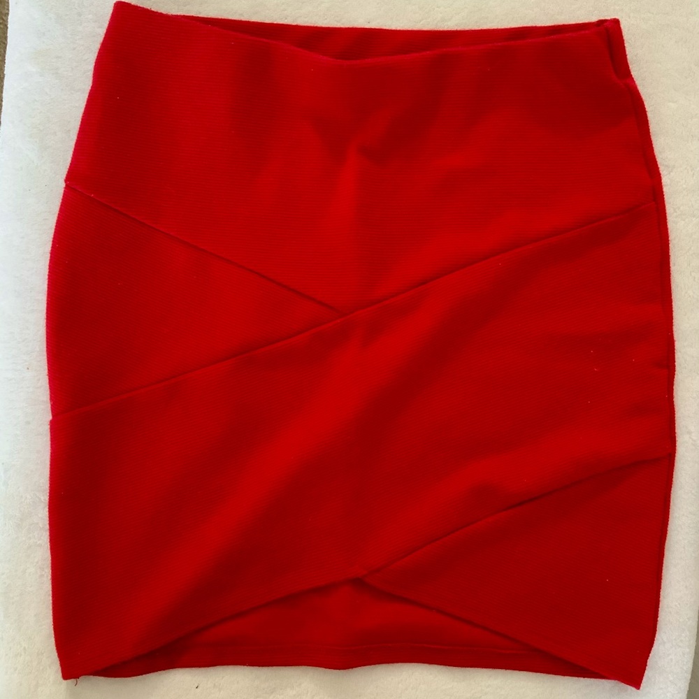 FOREVER 21 RED BODYCON SKIRT FRONT DETAILING